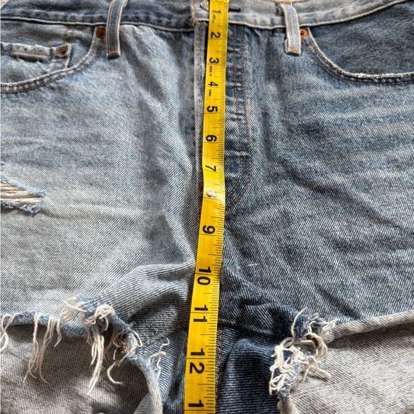 Levi Strauss Two Tone Cut-Off Jean Shorts - Size 29 - Picture 9 of 9